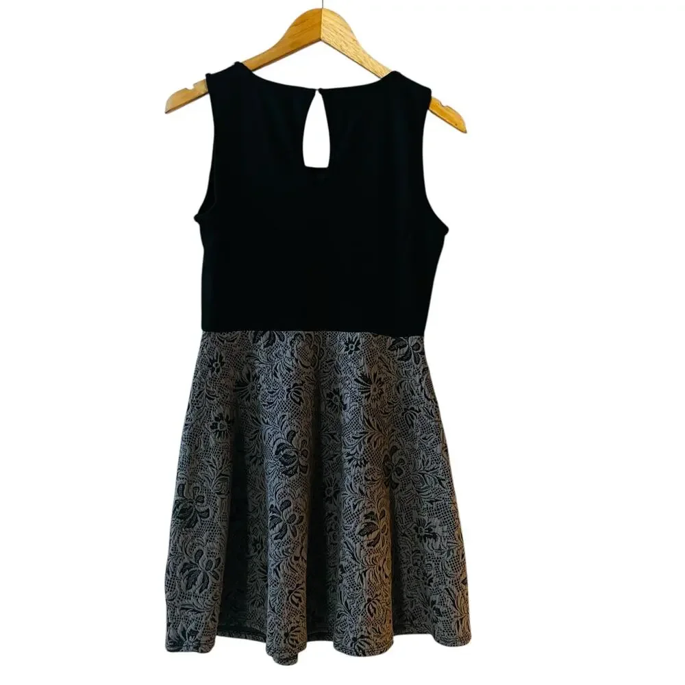 Olive & Oak Floral Colorblock Sleeveless Dress Size S Small NWT Black Cream
